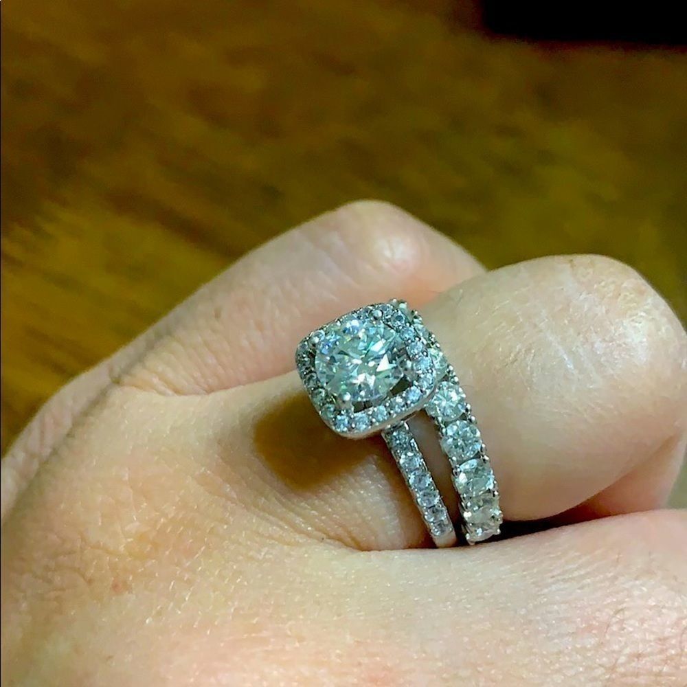 Round brilliant cut wedding ring set halo 2pcs set - Picture 4 of 16